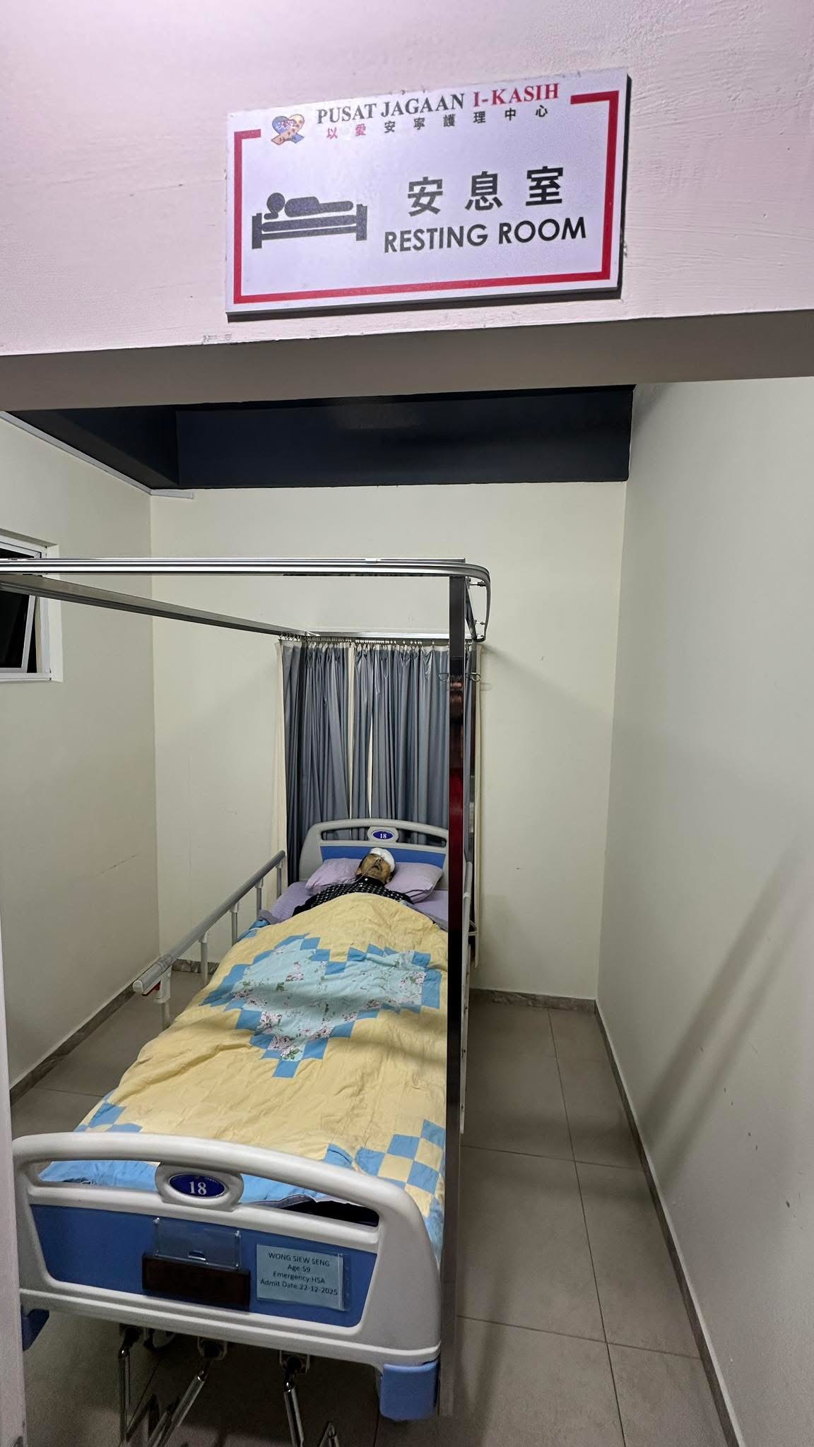 阿胜哥静静的躺在安息室