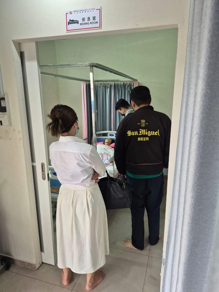 她终于脱离苦难了……