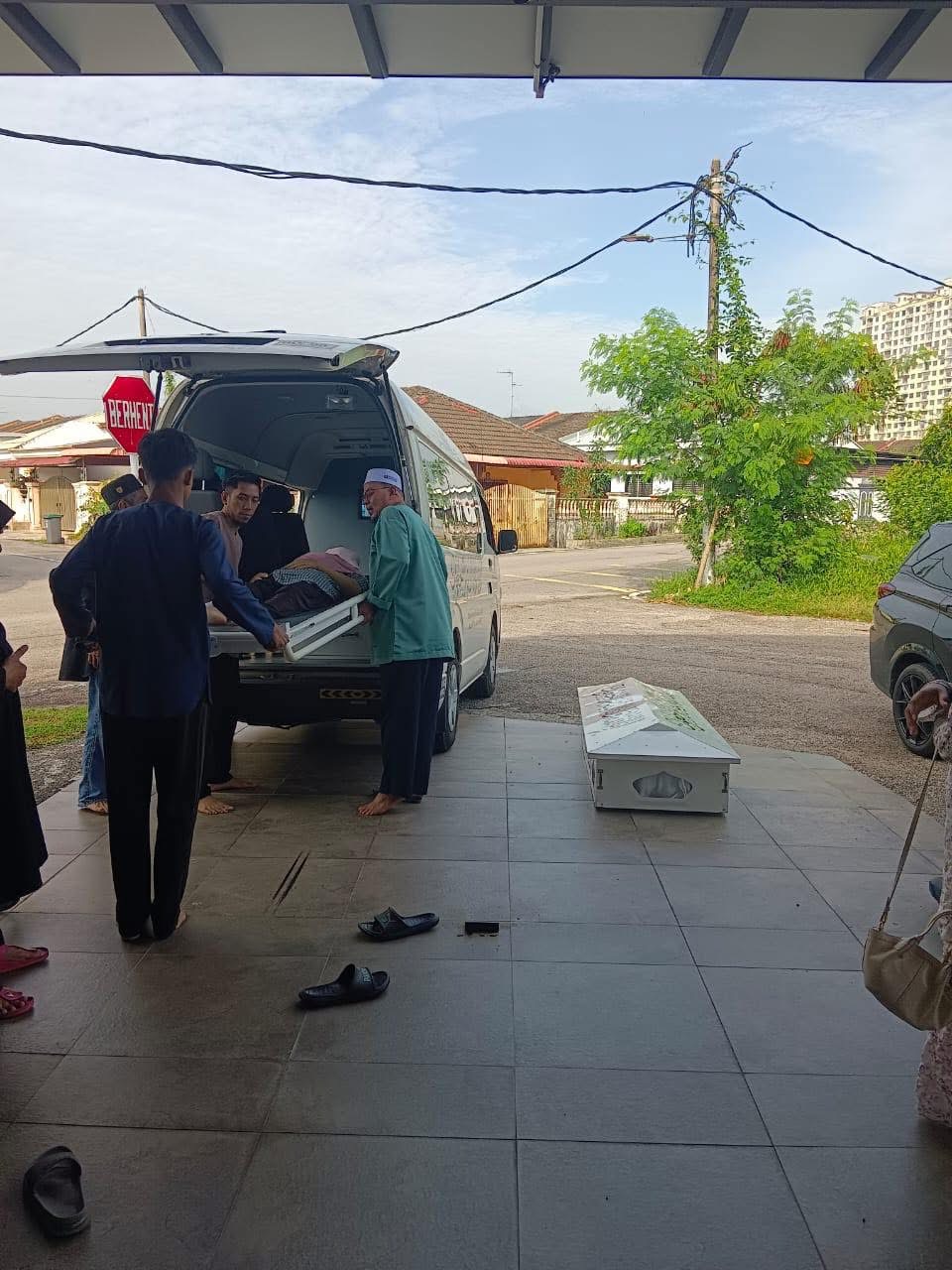 服侍病患是一份无比高尚荣幸的事。。。。。